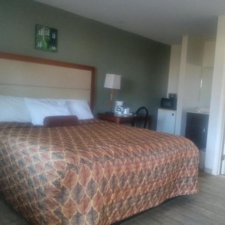 Maple Leaf Motel New Milford Exterior photo